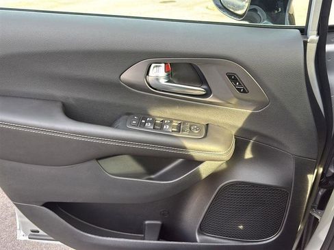 New 2026 Chrysler Pacifica Select image 13