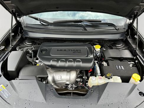 Used 2023 Jeep Cherokee Altitude Lux w/ Lux Elite Package image 9