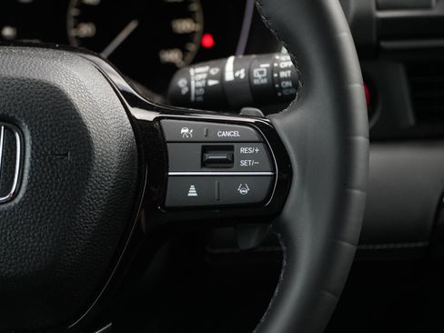 Used 2025 Honda Pilot EX-L image 18