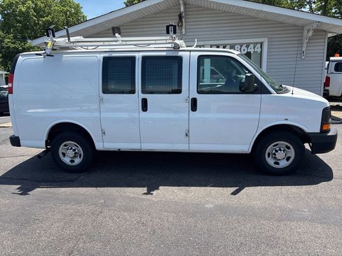 Used 2015 Chevrolet Express 2500 RWD image 2