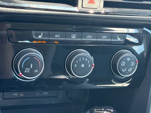 Certified 2025 Volkswagen Taos S AWD/4WD image 33