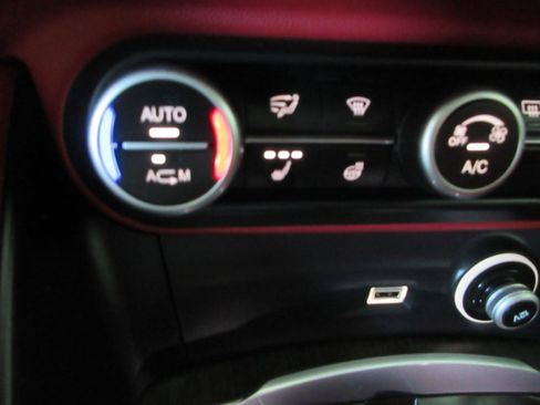 Used 2019 Alfa Romeo Stelvio Ti AWD/4WD image 15