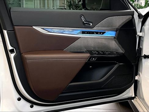 Used 2025 BMW 760i xDrive 760i xDrive w/ Executive Package image 42