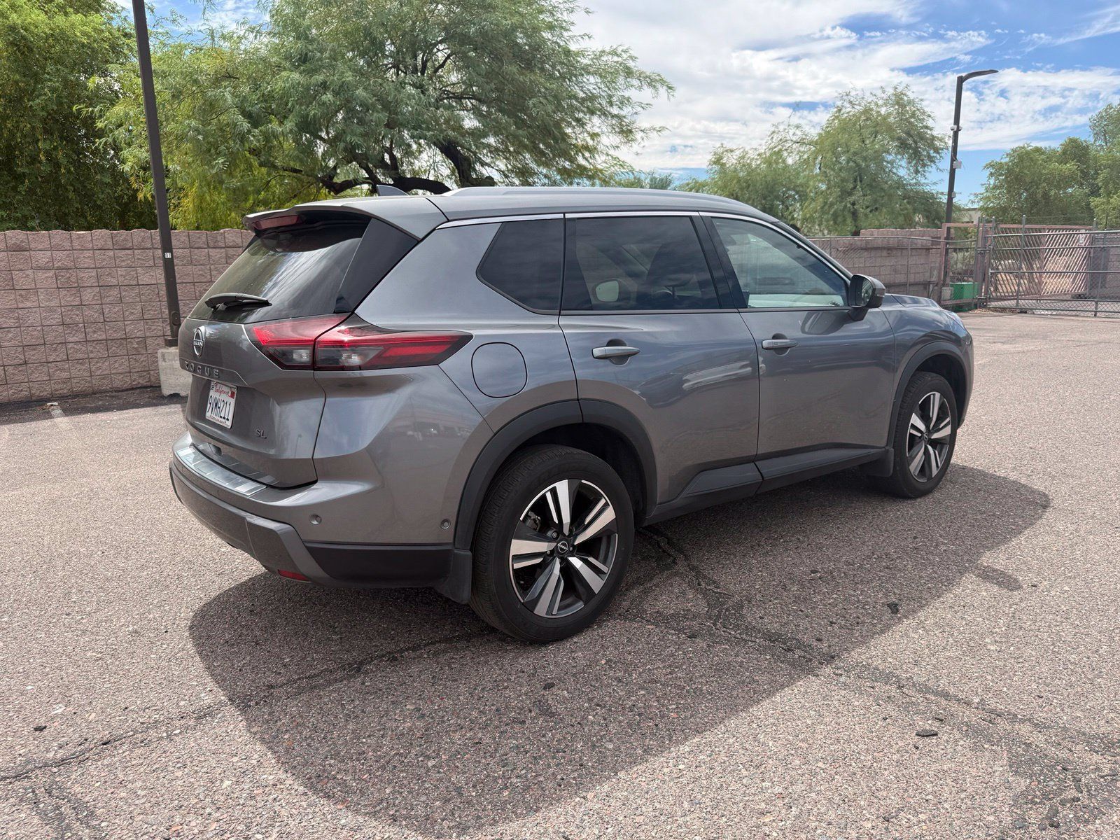 Used 2025 Nissan Rogue SL FWD image 4