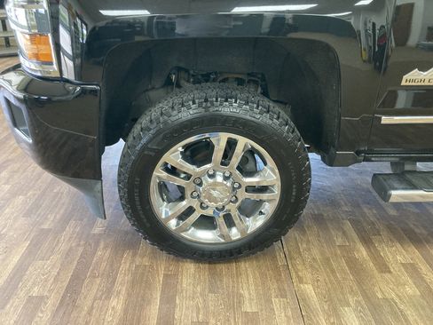 Used 2019 Chevrolet Silverado 2500 High Country w/ Duramax Plus Package AWD/4WD image 8