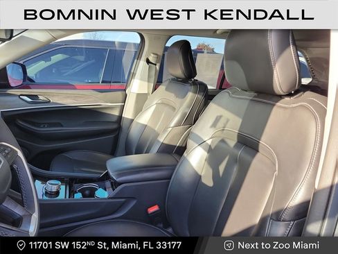 Used 2023 Jeep Grand Cherokee Limited image 8