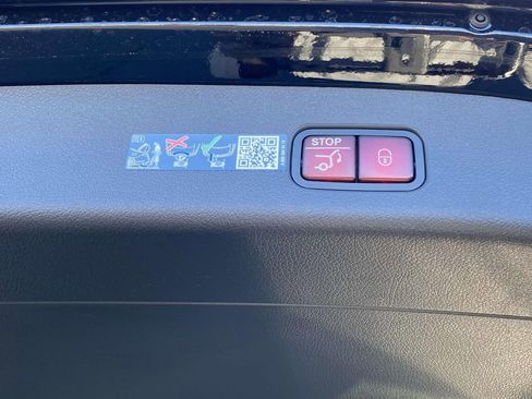 Certified 2025 Mercedes-Benz GLC 300 4MATIC image 11