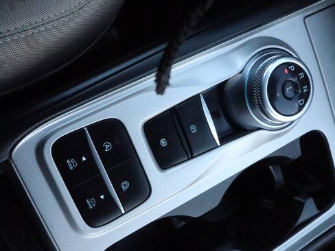 Used 2022 Ford Explorer XLT image 11