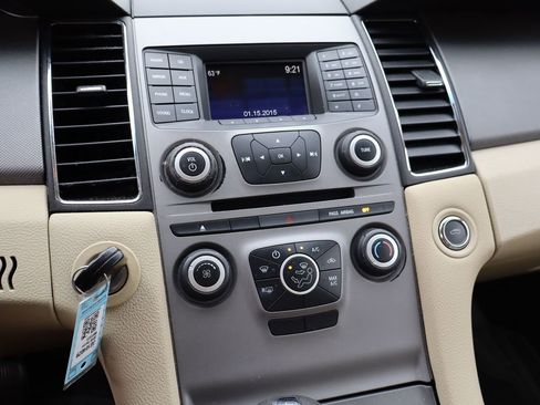 Used 2018 Ford Taurus SE FWD image 6