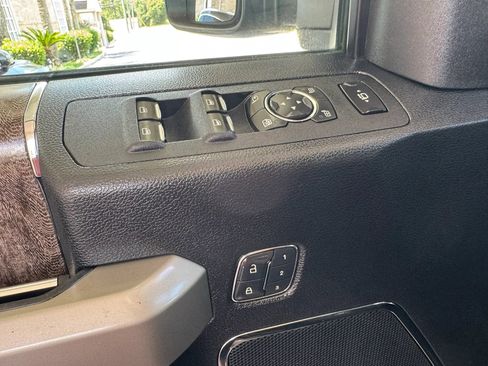 Used 2018 Ford F250 Lariat w/ Lariat Ultimate Package AWD/4WD image 16