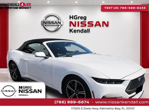 Used 2025 Ford Mustang Convertible RWD image 1