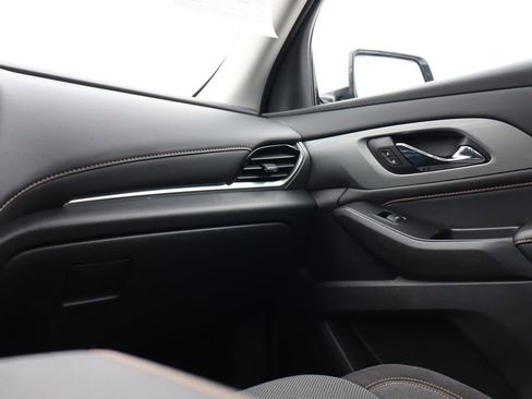 Used 2020 Chevrolet Traverse LT image 41