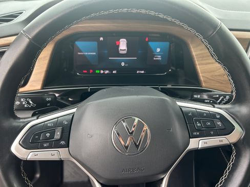 Used 2025 Volkswagen Atlas SE w/ Panoramic Sunroof Package FWD image 9