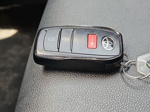 Used 2025 Toyota Corolla Cross XLE FWD image 29
