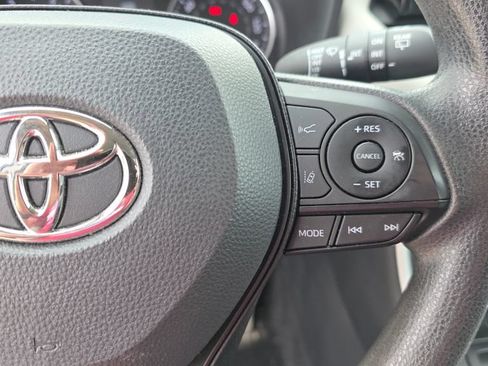 Used 2022 Toyota RAV4 XLE AWD/4WD image 15