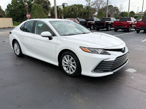 Used 2021 Toyota Camry LE w/ Carpet Mat Package (TMS) FWD image 7