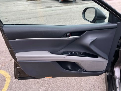 Used 2019 Toyota Camry XLE image 20