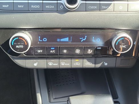 Used 2021 Hyundai Elantra Limited FWD image 35