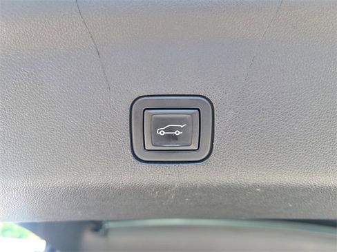 Used 2021 GMC Yukon Denali w/ LPO, Illumination Package image 12