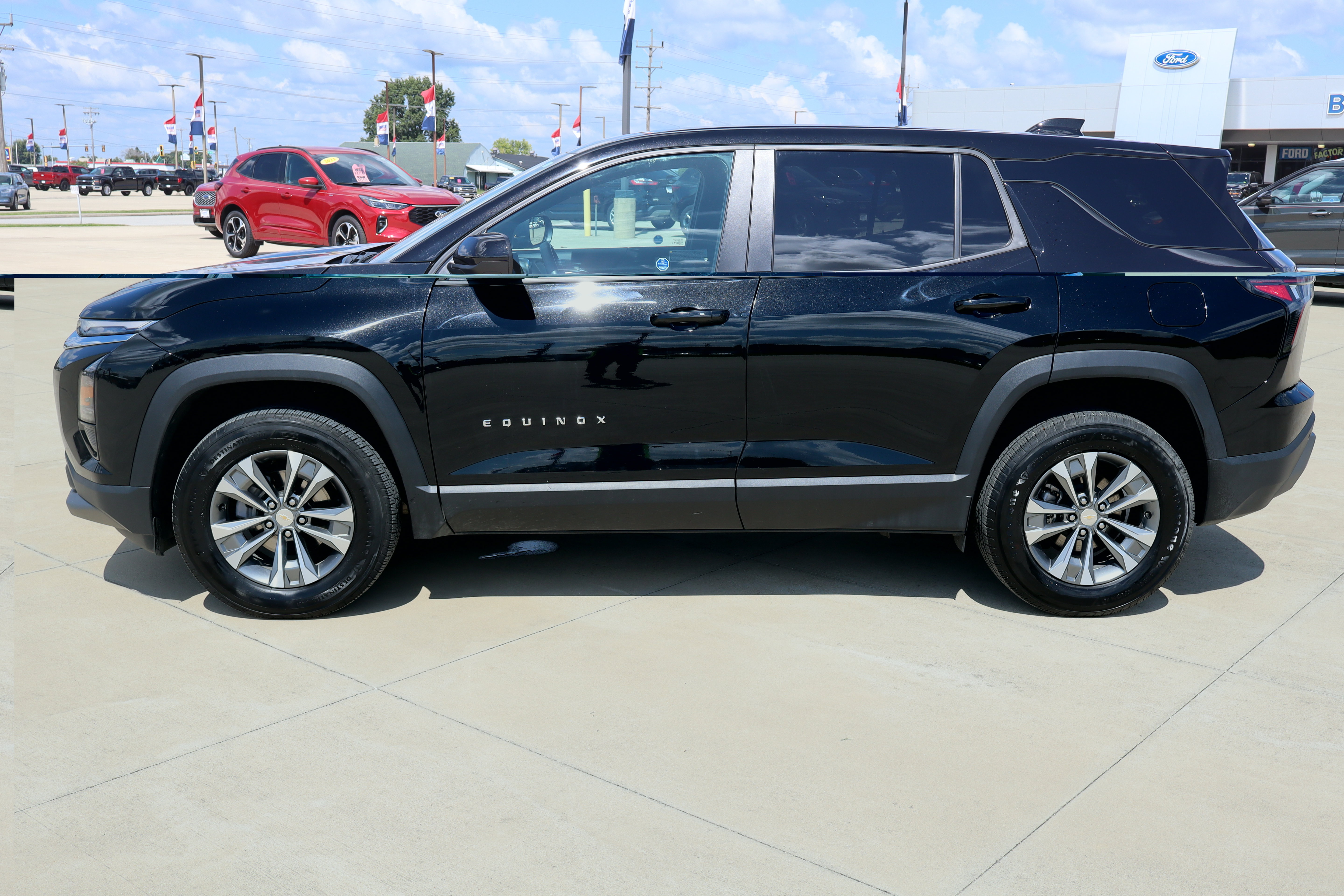 Used 2026 Chevrolet Equinox LT FWD image 8