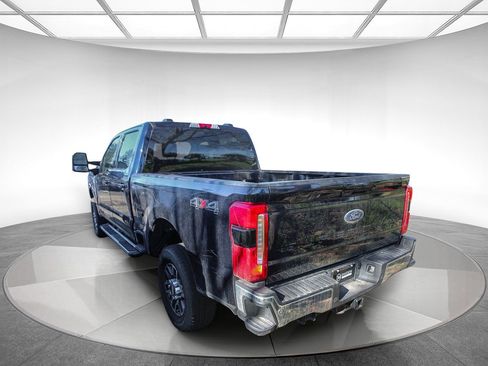 Used 2025 Ford F250 Lariat image 2