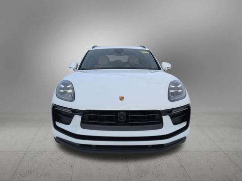 Used 2023 Porsche Macan Turbo image 9