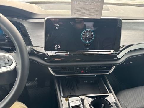 Certified 2025 Volkswagen Atlas Cross Sport SE w/ Panoramic Sunroof Package image 24