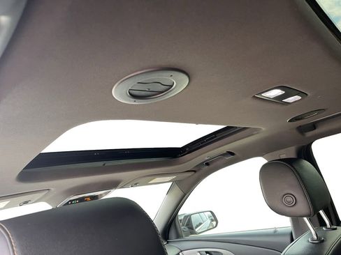 Used 2022 Chevrolet Traverse LT w/ LT Premium Package image 26