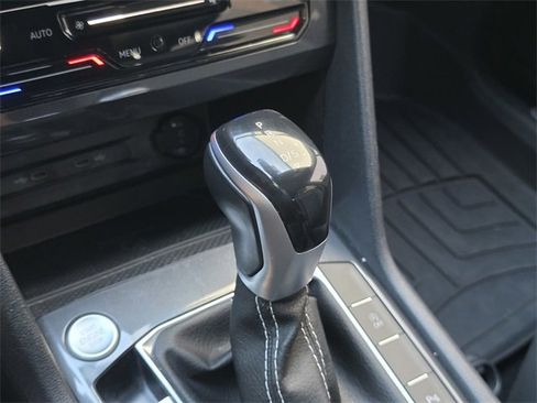 Used 2023 Volkswagen Tiguan SE R-Line image 29