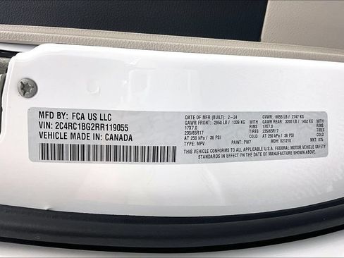 Used 2024 Chrysler Pacifica Touring-L FWD image 36