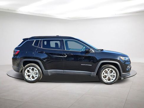 Used 2024 Jeep Compass Latitude image 8