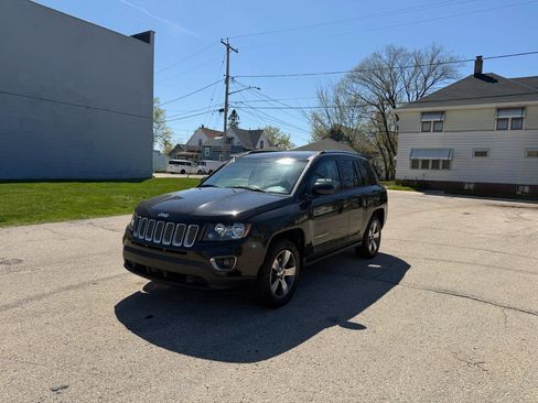 Used 2017 Jeep Compass High Altitude FWD image 3