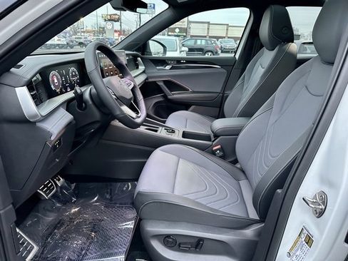 New 2026 Volkswagen Tiguan SE R-Line image 12