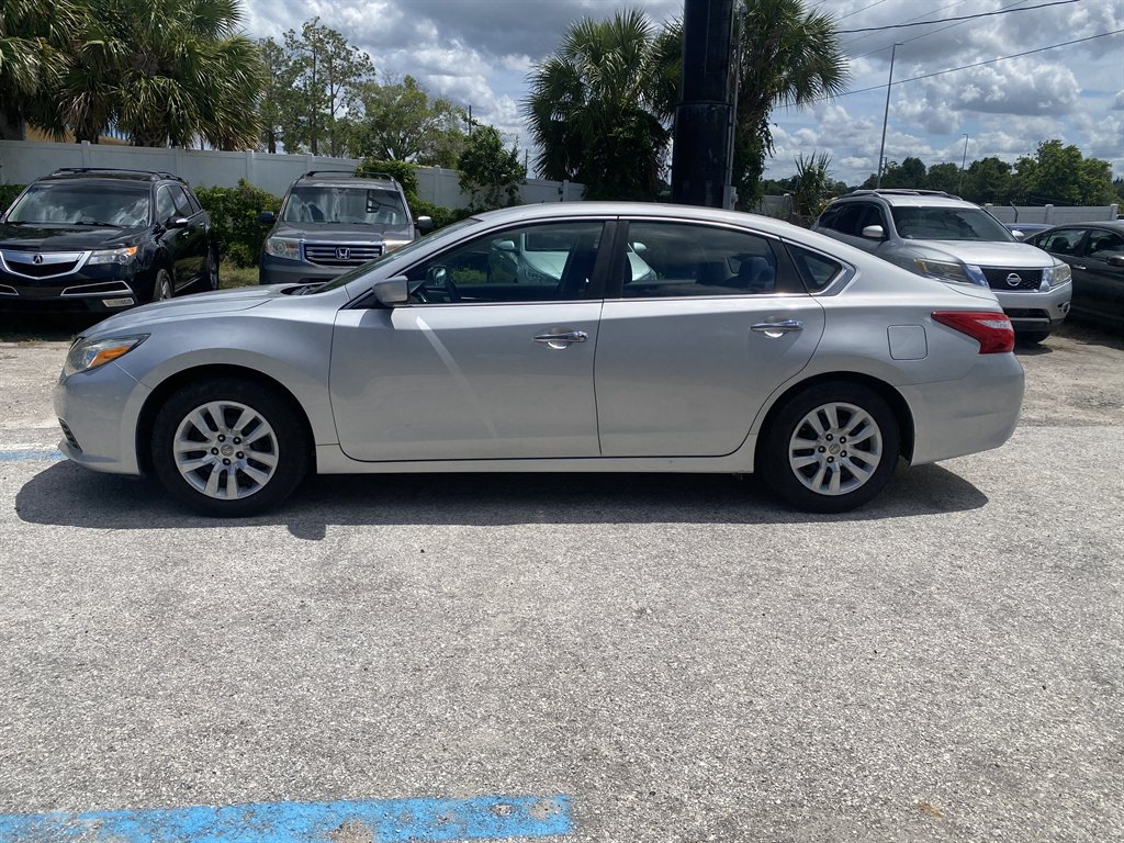 Used 2017 Nissan Altima 2.5 S w/ Power Driver Seat Package FWD image 4