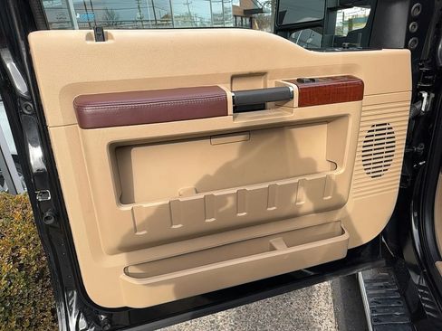 Used 2012 Ford F250 King Ranch w/ King Ranch w/Chrome Pkg image 17