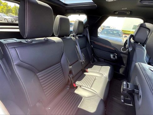 Used 2025 Land Rover Discovery Dynamic SE image 30