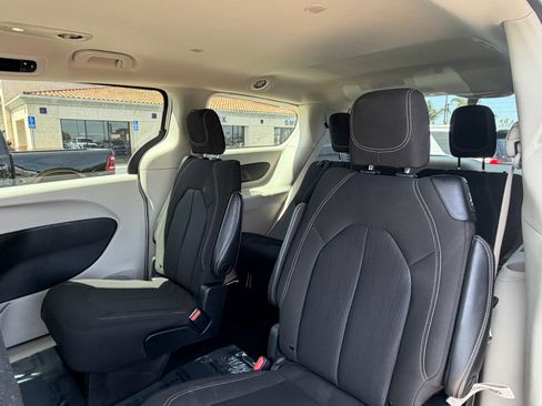 Used 2023 Chrysler Voyager LX FWD image 8