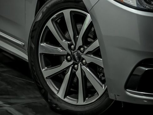 Used 2020 Lincoln Continental FWD image 3