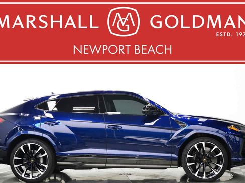 Used 2022 Lamborghini Urus AWD/4WD image 1