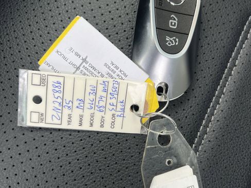 Used 2025 Mercedes-Benz GLC 300 4MATIC image 38