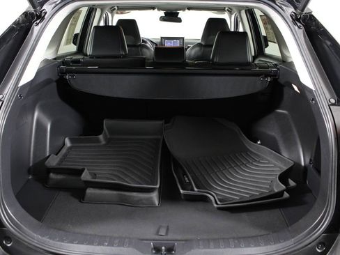 Used 2021 Toyota RAV4 XLE Premium image 16