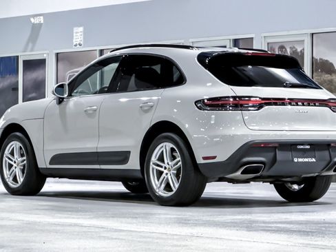 Used 2023 Porsche Macan AWD/4WD image 3