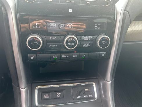 Used 2020 Subaru Ascent Premium w/ Convenience Package AWD/4WD image 7