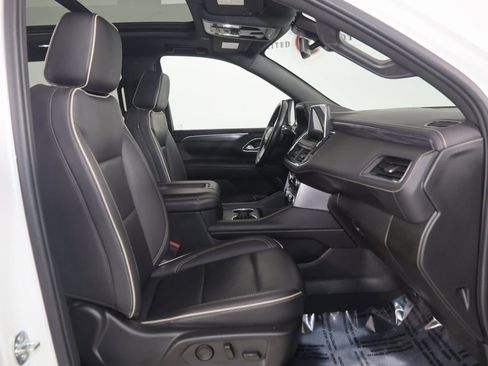 Used 2022 GMC Yukon SLT w/ SLT Premium Package image 13