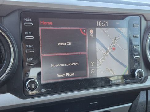 Used 2020 Toyota Tacoma SR5 AWD/4WD image 14