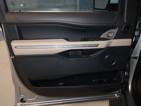 Used 2023 Ford Expedition Max Limited image 5