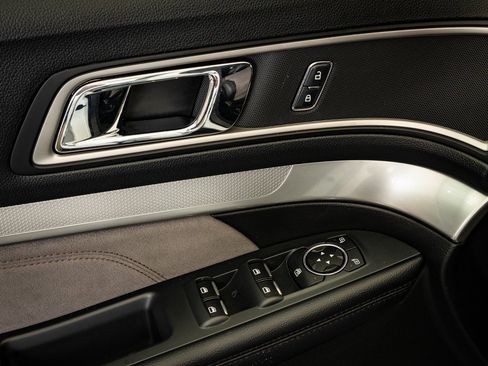 Used 2017 Ford Explorer XLT w/ Equipment Group 202A image 24