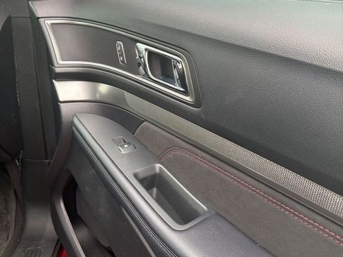 Used 2019 Ford Explorer XLT w/ Equipment Group 202A image 11