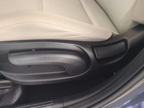Used 2025 Kia Soul LX w/ LX Technology Package FWD image 21