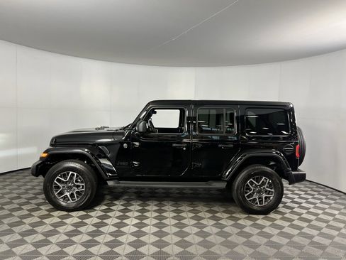 Certified 2025 Jeep Wrangler Sahara image 10